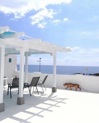 Rooftop Dreamhouse - 3BR with Seaviews