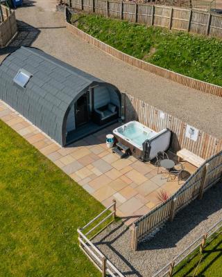 Thistle Pod at Ayrshire Rural Retreats Farm Stay Hottub Sleeps 2