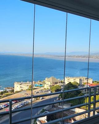 Frente a la playa. Vista al mar.