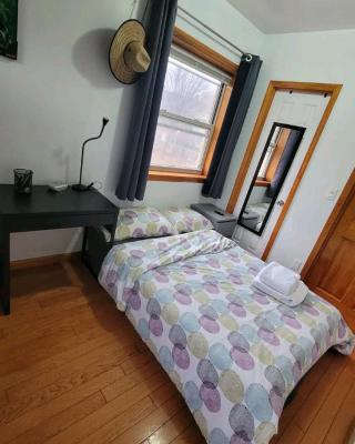 Comfortable rooms in NYC near the train