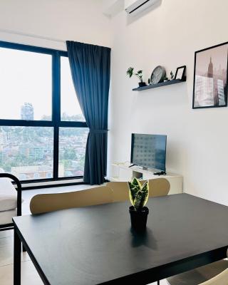 New 2BR or 3BR Homey Getaway at Urban Suites, Georgetown 7 to 10pax