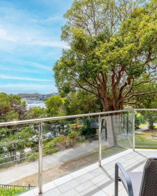 Paradiso, 4,4 Laman St - Unit with aircon, wi-fi, pool and in the heart of town, water views