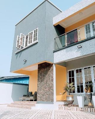 Private Room with living space at Legon