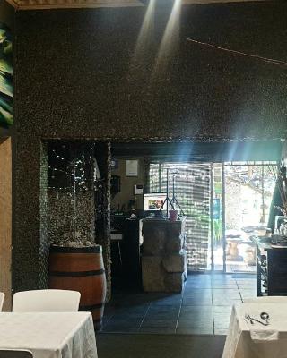 44 on Ennis Guest Lodge and Restaurant -