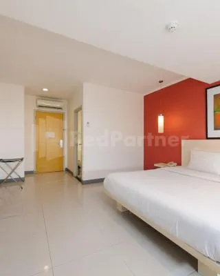 Metro Hotel near Kota Tua Mitra RedDoorz