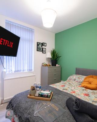 Rooms with Netflix in a shared accommodation, 10 min walk from the stadium