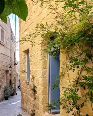 Historic Hideaways - 900 Year Old Converted Studios