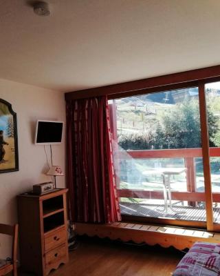 Résidence Les Charmettes - Agréable studio pour 2 personnes, idéalement situé, près des pistes et du centre commercial MAE-4304