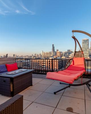 McCormick place luxury Penthouse Duplex with personal rooftop with optional parking for 8 guests