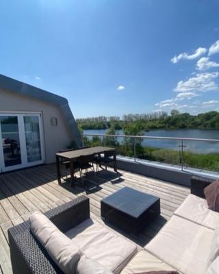 Reed Warbler - HM111 - Lower Mill Estate Penthouse Apartment with Spa Access