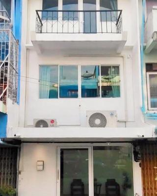 Whole 3-storey house right in the local community.