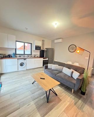 Bella Vista, parking gratuit, 5 min Auxerre