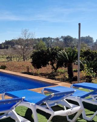 Finca con piscina rodeada de naturaleza