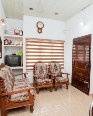 Koonamparayil Home Stay Munnar Anaviratty-Family Only