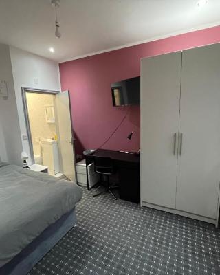 Luxurious En-suite Room 3