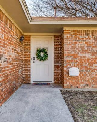Centrally Located 3BR 2BA - !