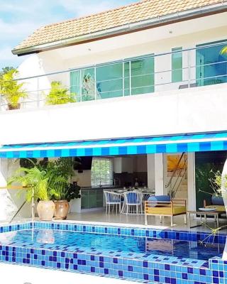 Beachside 3-Bedroom Townhouse w Private Pool at 70 Meters from Beach