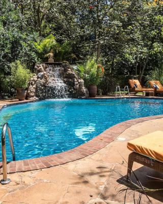 The Jungle Oasis with heated pool