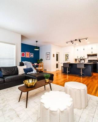 The Obsolete Suite - King Bed - Fireplace - Pet Friendly