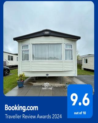 Delightful 2 bedroom Caravan, Pencnwc, New Quay