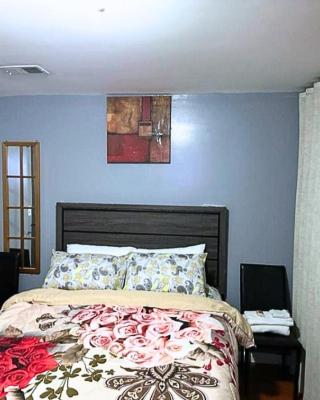 Divine Guest House Room D. 6mins near EWR NEWARK Airport, 4mins to Penn Station / Prudential