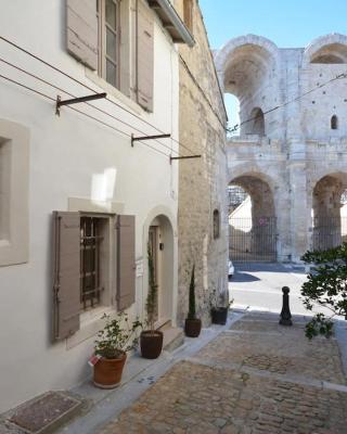 Charmante petite maison donnant sur les Arènes