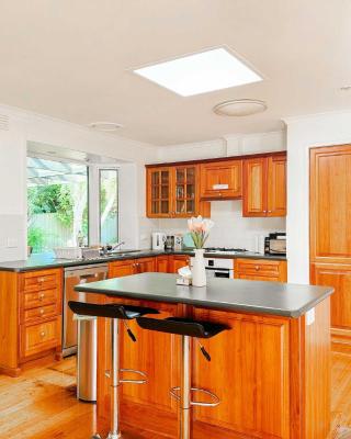 Serene 4Bed2Bath House w Parking Near Mornington Peninsula
