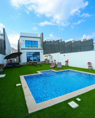 Al Bandar Luxury Villa with private pool - Al Dana Island Fujairah
