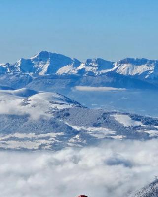 Appartement pieds des pistes, 6p, piscine ouverte pendant l'ouverture de la station, vue imprenable, Chamrousse