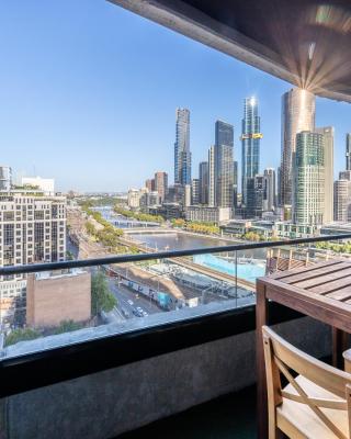 Aura2107, 2 Bedroom Apartment with Balcony, Stunning Yarra River and City Views