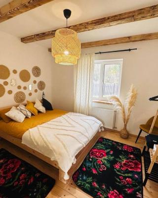 FRIENDS HOUSE - Ізки 33