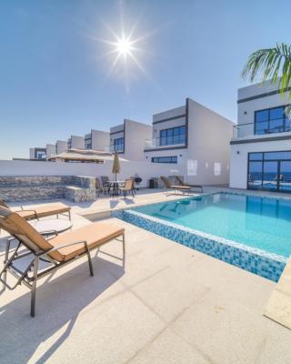 Best Deal, Classy 4BR Villa with Pool & Ocean Views by Deluxe Holiday Homes