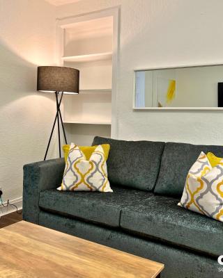 1 Bedroom Apartment by Central Serviced Apartments - Close To University of Dundee - Sleeps 2 - Ground Level - Self Check In - Modern and Cosy - Fast WiFi - Heating 24-7