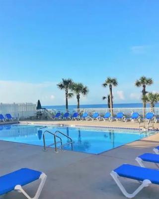 Sunny Daze, Desirable Kid Friendly Resort, 3 minute walk to the Beach, Resort Beachside Pool & Restaurant