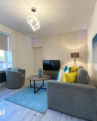 2 Bedroom Apartment by Central Serviced Apartments - Monthly Bookings Welcome - FREE Street Parking - WiFi - Smart TV - Ground Level - Family Neighbourhood - Sleeps 4 - 1 Double Bed - 2 Single Beds - Heating 24-7 - Trade Stays - Weekly & Monthly Offers