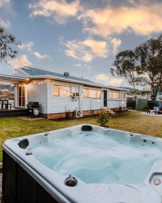 Charlie's Stylish Family-Friendly Cottage in Downtown Mudgee