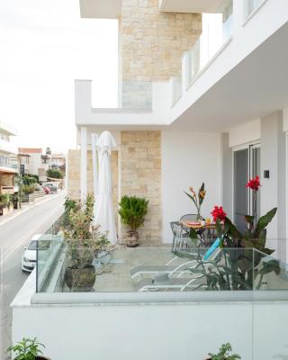 The Teacher's Home 2 minutes away from the beach