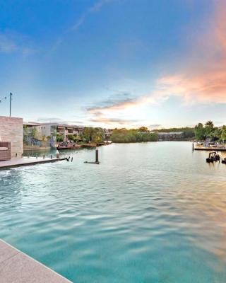 'Infinity's Edge' Darwin Luxury Waterfront Oasis