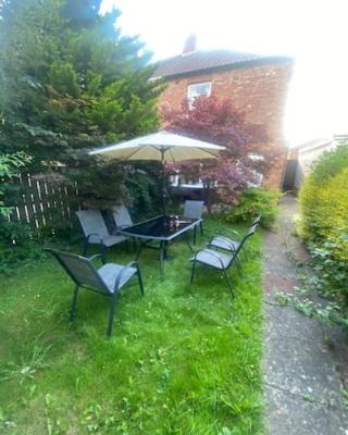 2 bed full house with private summer garden