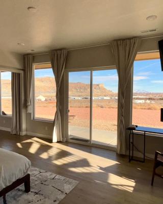 Page Arizona border town- Crimson Suite, Desert Canyon Getaway with views