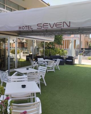 Hotel Seven