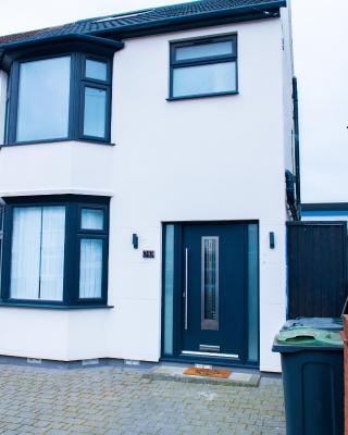 Newly Refurbished - Affordable Four Bedroom Semi-Detached House Near Luton Airport and Luton Hospital