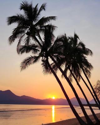 Cardwell Beachfront Motel