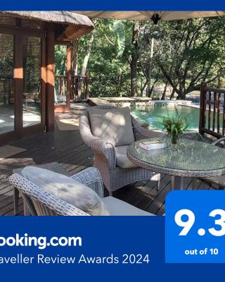 Dreamy 3 bedroom villa on the edge of the Sabie River in Kruger Park Lodge