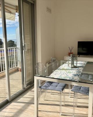 French Riviera apartment with swimming pool and free parking near Monaco