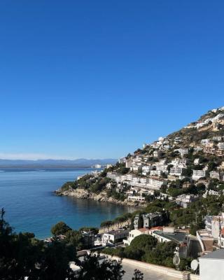 Apartamento con vistas mar y parking cerca de la playa