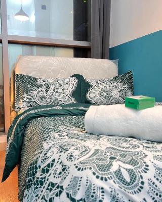 Relaxing Closed Partition Room in Tecom Near Metro
