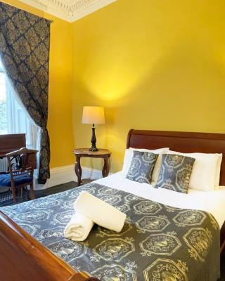 Catcune Suite - Four Bedroom Split Level Apartment