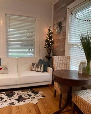 Newly remodeled studio near downtown Brenham