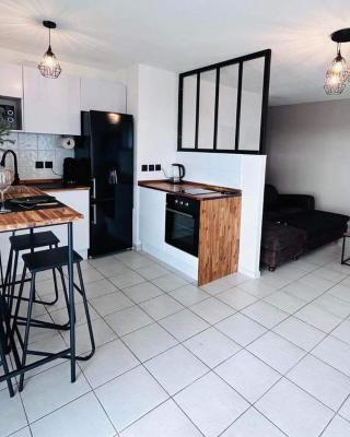Lormont City, proche Bordeaux, piscine et parking